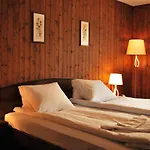 Hotel With Private Bathrooms *