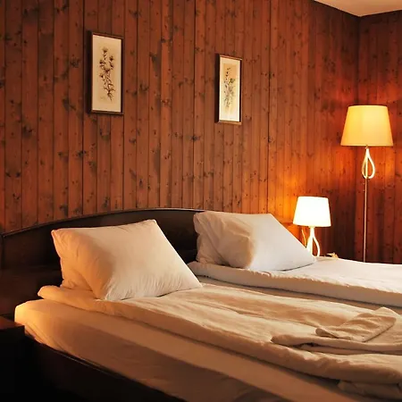 Hotel With Private Bathrooms *