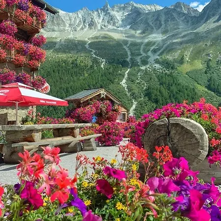 With Private Bathrooms فندق Saas im Prattigau